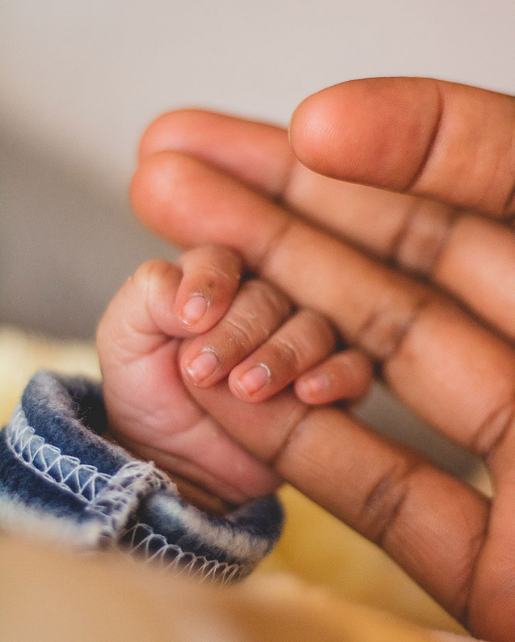 Fingernägel bei Babys schneiden